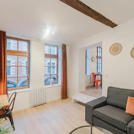 In A Typical Street Apartamento *