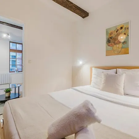 Apartamento In A Typical Street