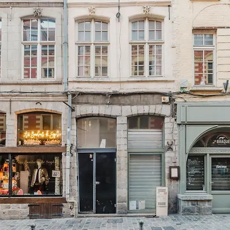 In A Typical Street Apartamento *